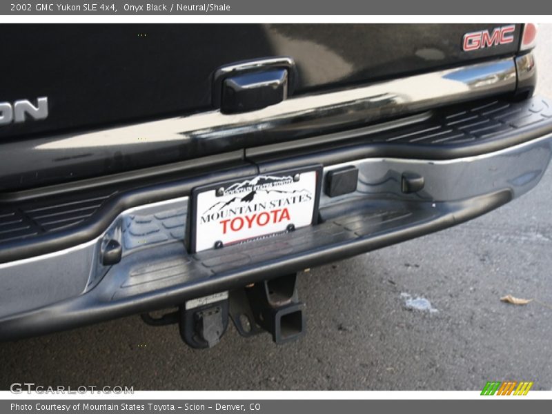 Onyx Black / Neutral/Shale 2002 GMC Yukon SLE 4x4