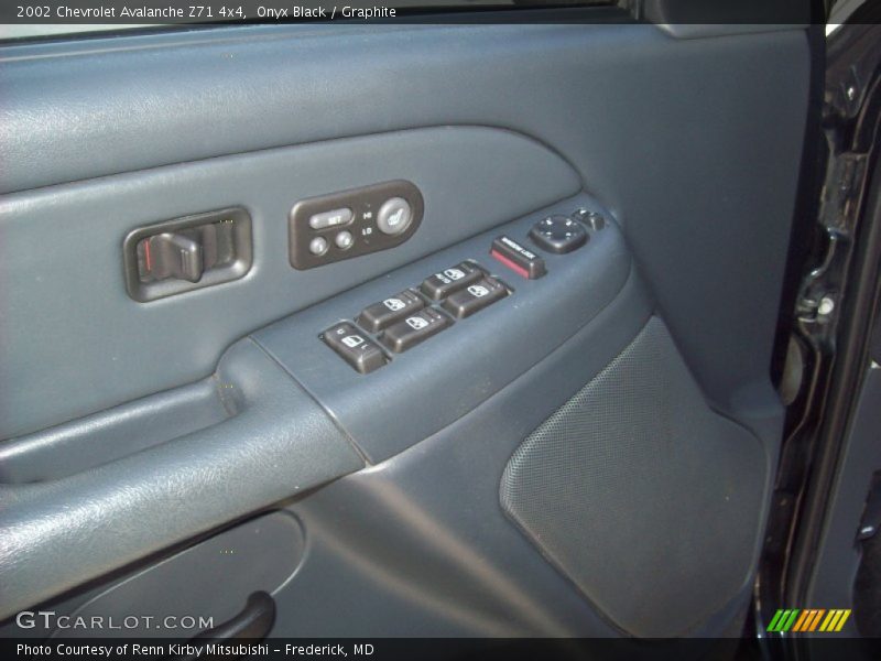 Onyx Black / Graphite 2002 Chevrolet Avalanche Z71 4x4