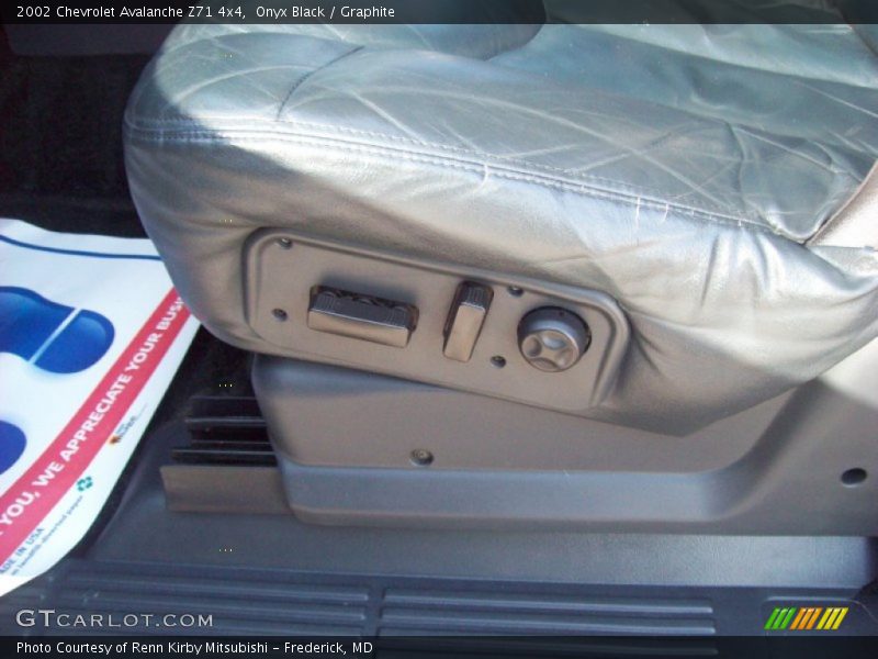 Onyx Black / Graphite 2002 Chevrolet Avalanche Z71 4x4