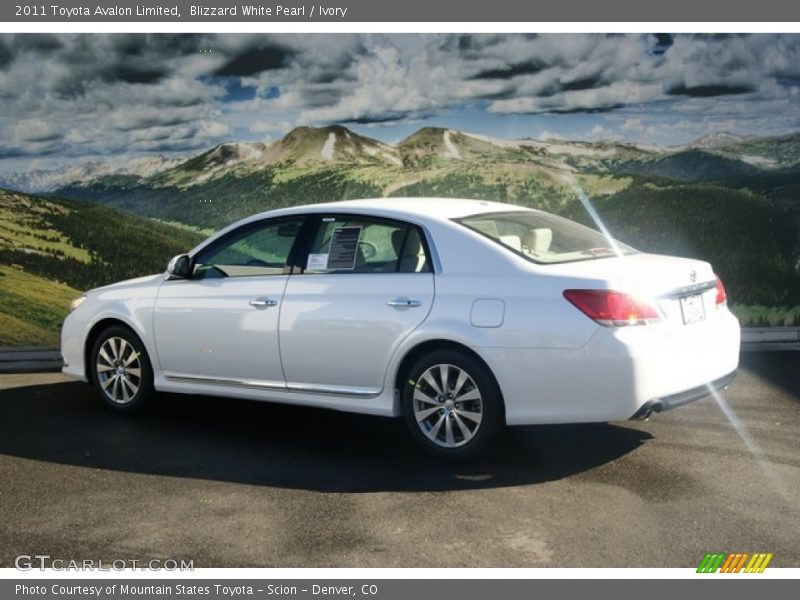 Blizzard White Pearl / Ivory 2011 Toyota Avalon Limited