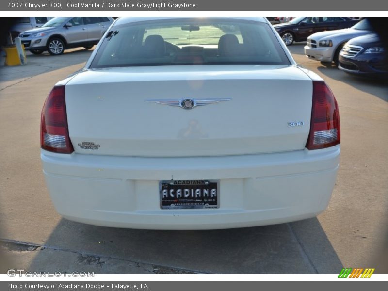 Cool Vanilla / Dark Slate Gray/Light Graystone 2007 Chrysler 300