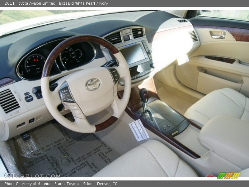 Blizzard White Pearl / Ivory 2011 Toyota Avalon Limited