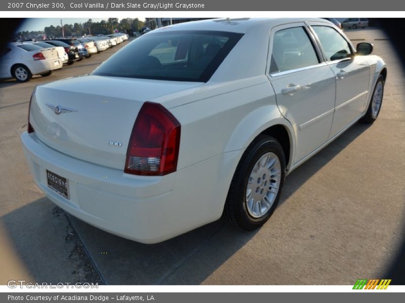Cool Vanilla / Dark Slate Gray/Light Graystone 2007 Chrysler 300