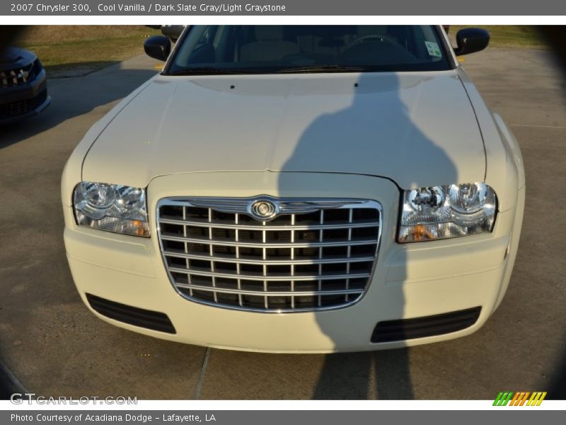 Cool Vanilla / Dark Slate Gray/Light Graystone 2007 Chrysler 300