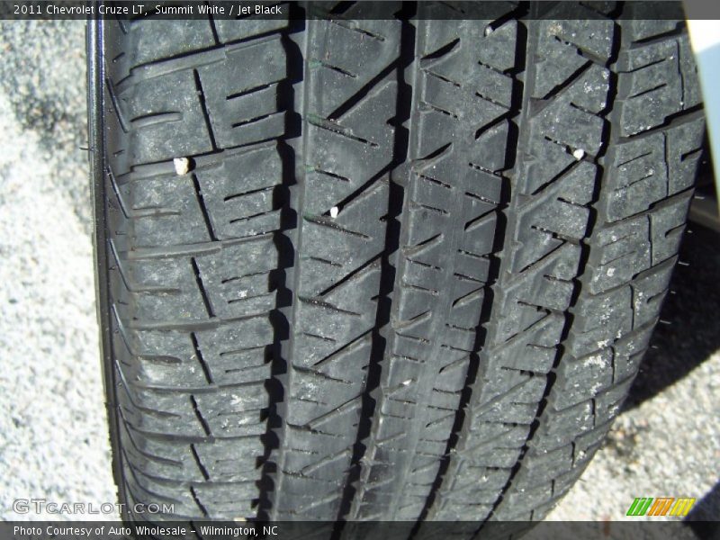 Summit White / Jet Black 2011 Chevrolet Cruze LT
