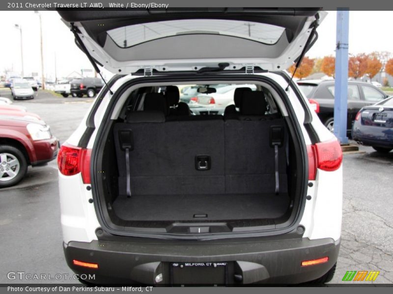 White / Ebony/Ebony 2011 Chevrolet Traverse LT AWD