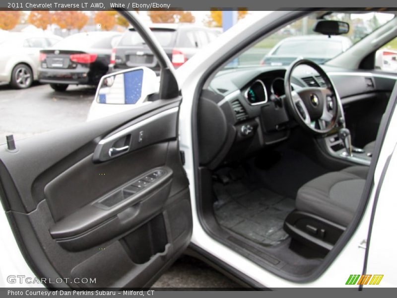 White / Ebony/Ebony 2011 Chevrolet Traverse LT AWD