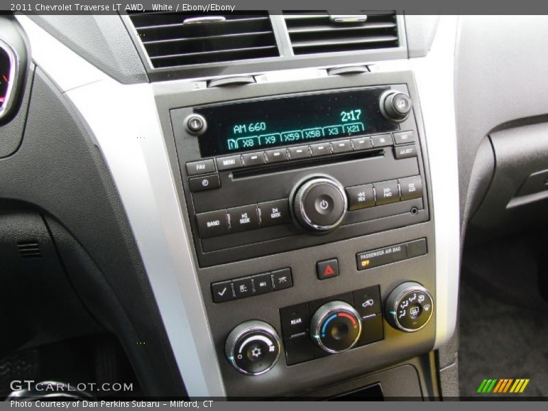 White / Ebony/Ebony 2011 Chevrolet Traverse LT AWD