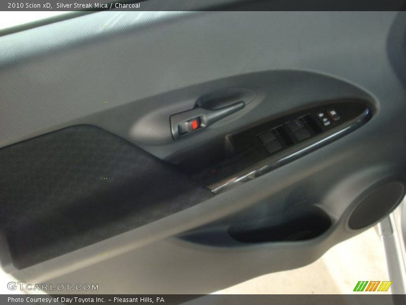 Silver Streak Mica / Charcoal 2010 Scion xD