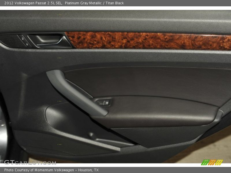 Platinum Gray Metallic / Titan Black 2012 Volkswagen Passat 2.5L SEL