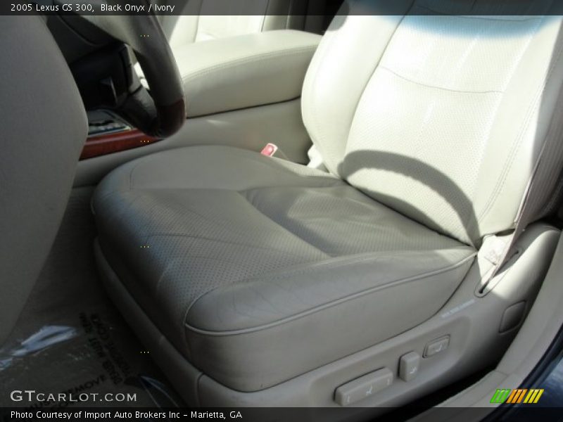 Black Onyx / Ivory 2005 Lexus GS 300