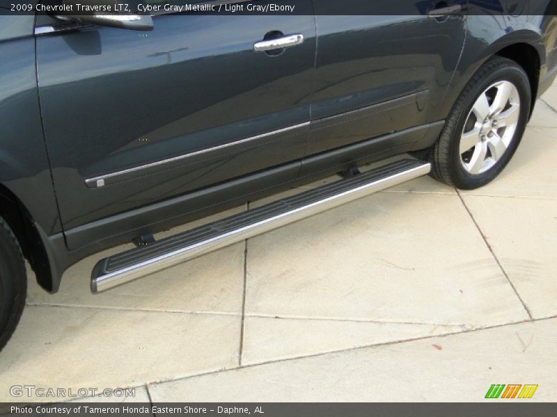 Cyber Gray Metallic / Light Gray/Ebony 2009 Chevrolet Traverse LTZ