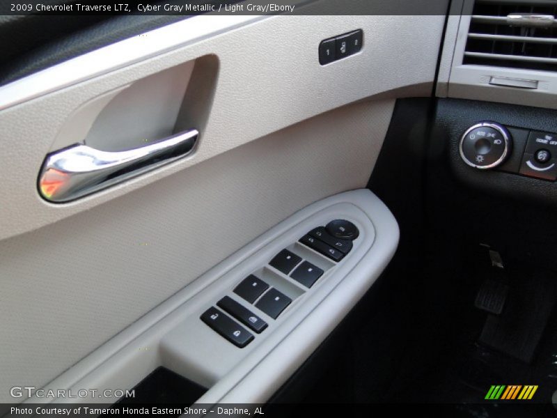 Cyber Gray Metallic / Light Gray/Ebony 2009 Chevrolet Traverse LTZ