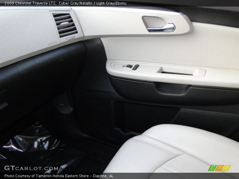 Cyber Gray Metallic / Light Gray/Ebony 2009 Chevrolet Traverse LTZ