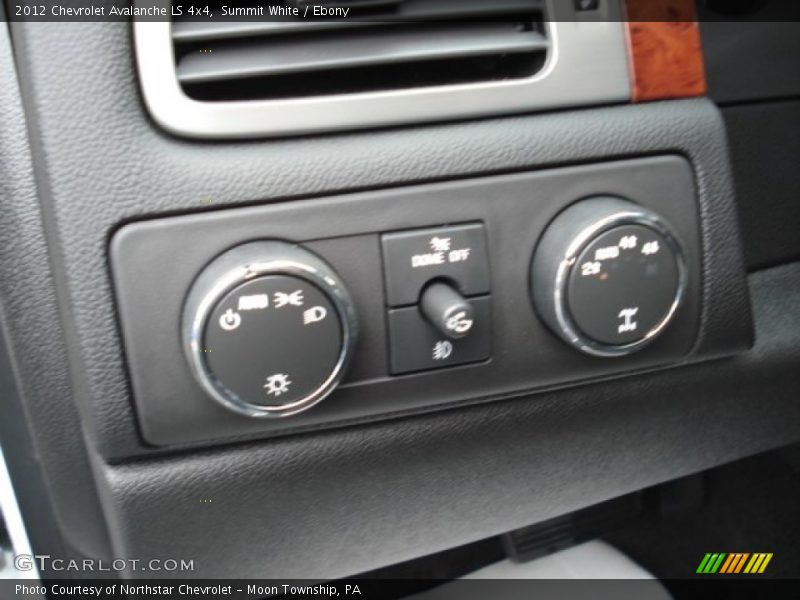 Summit White / Ebony 2012 Chevrolet Avalanche LS 4x4