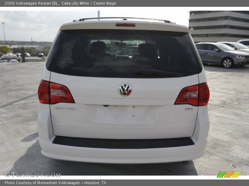Calla Lilly White / Ceylon Beige 2009 Volkswagen Routan SEL