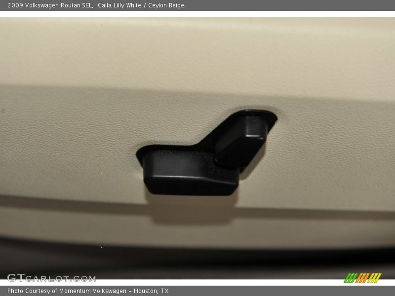 Calla Lilly White / Ceylon Beige 2009 Volkswagen Routan SEL