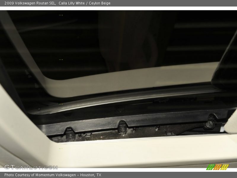 Calla Lilly White / Ceylon Beige 2009 Volkswagen Routan SEL