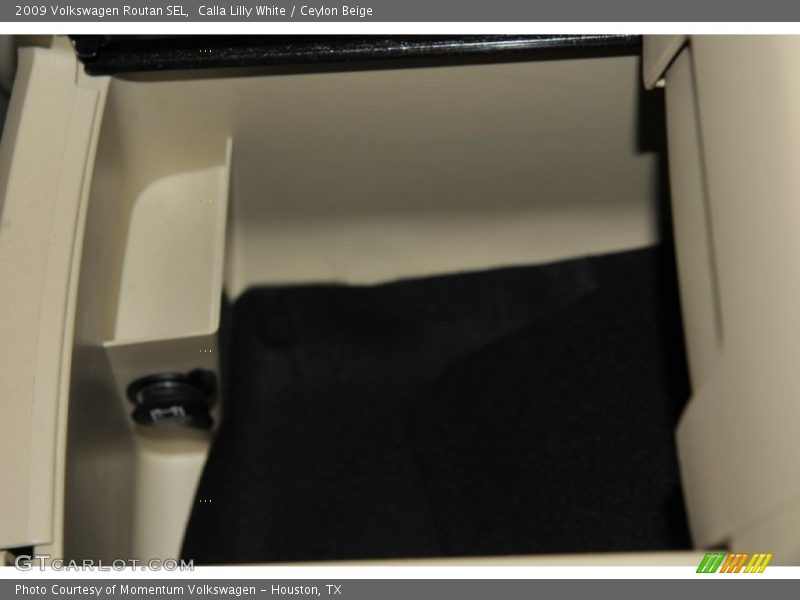 Calla Lilly White / Ceylon Beige 2009 Volkswagen Routan SEL