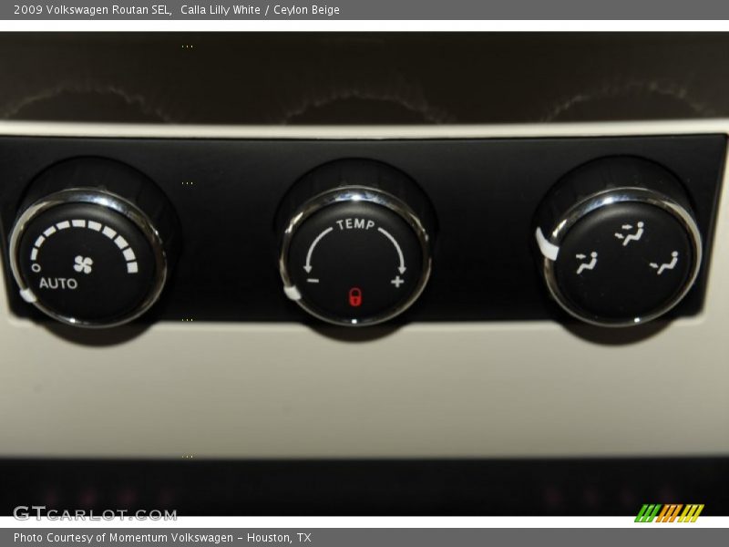 Calla Lilly White / Ceylon Beige 2009 Volkswagen Routan SEL