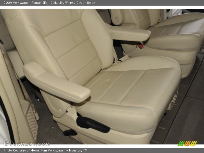 Calla Lilly White / Ceylon Beige 2009 Volkswagen Routan SEL