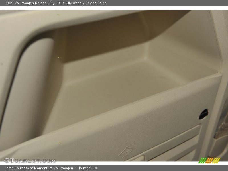 Calla Lilly White / Ceylon Beige 2009 Volkswagen Routan SEL
