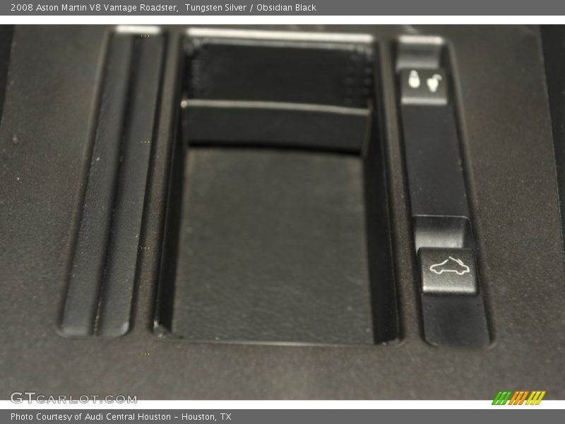 Controls of 2008 V8 Vantage Roadster