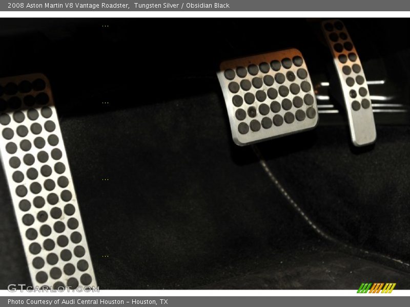 Foot controls - 2008 Aston Martin V8 Vantage Roadster