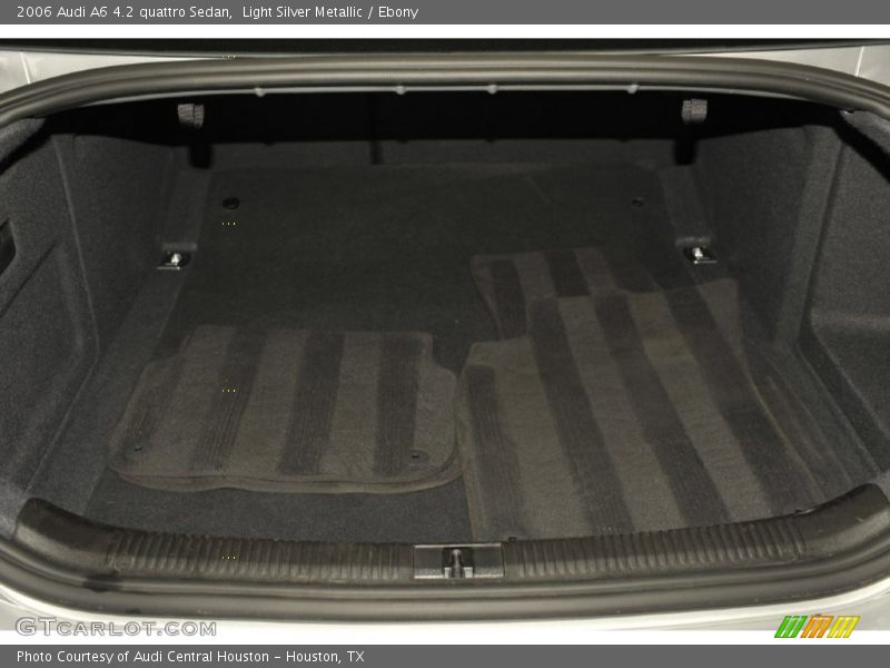  2006 A6 4.2 quattro Sedan Trunk