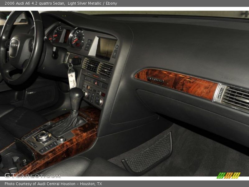 Dashboard of 2006 A6 4.2 quattro Sedan