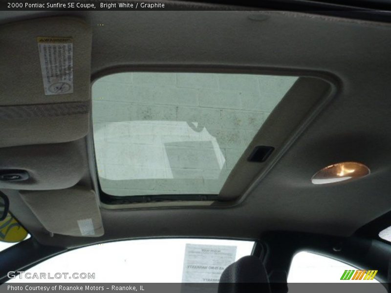 Bright White / Graphite 2000 Pontiac Sunfire SE Coupe