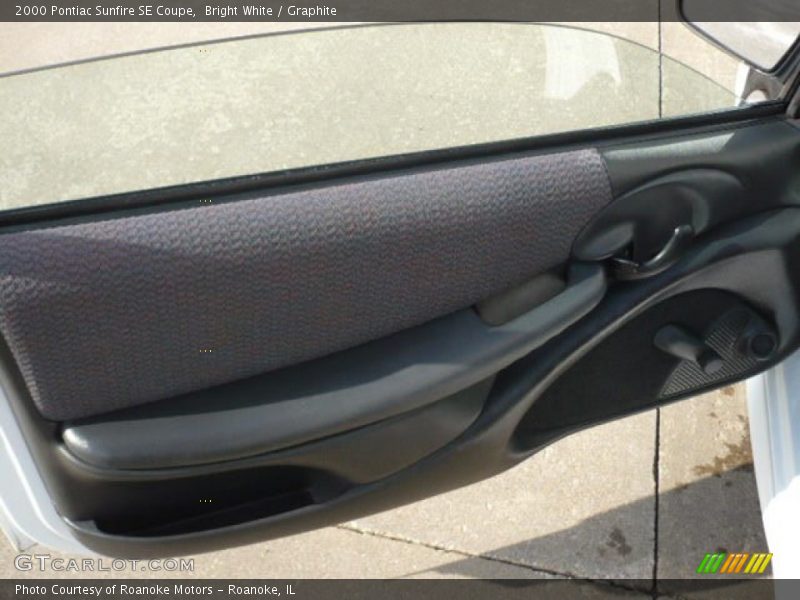 Bright White / Graphite 2000 Pontiac Sunfire SE Coupe
