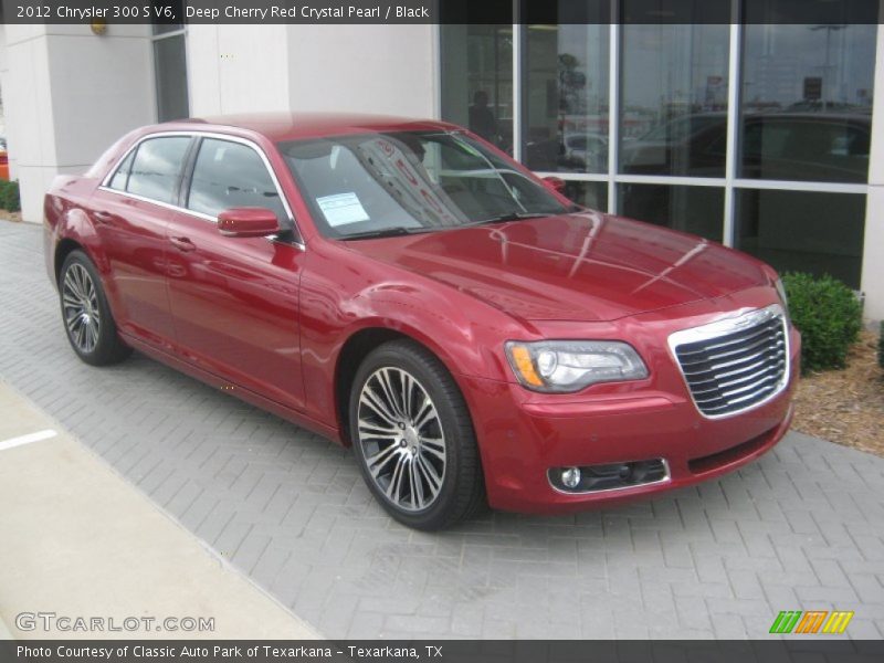 Front 3/4 View of 2012 300 S V6