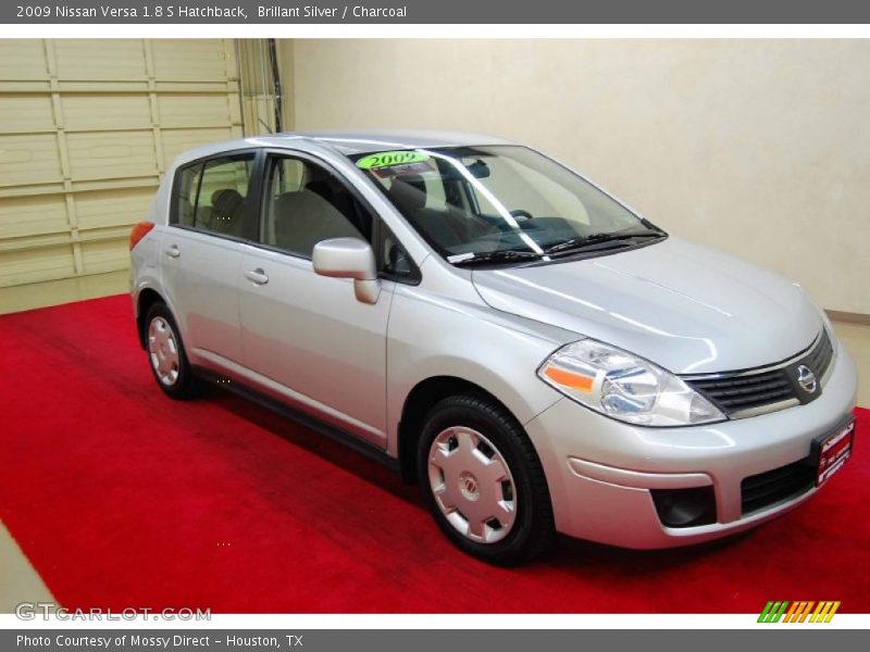 Brillant Silver / Charcoal 2009 Nissan Versa 1.8 S Hatchback