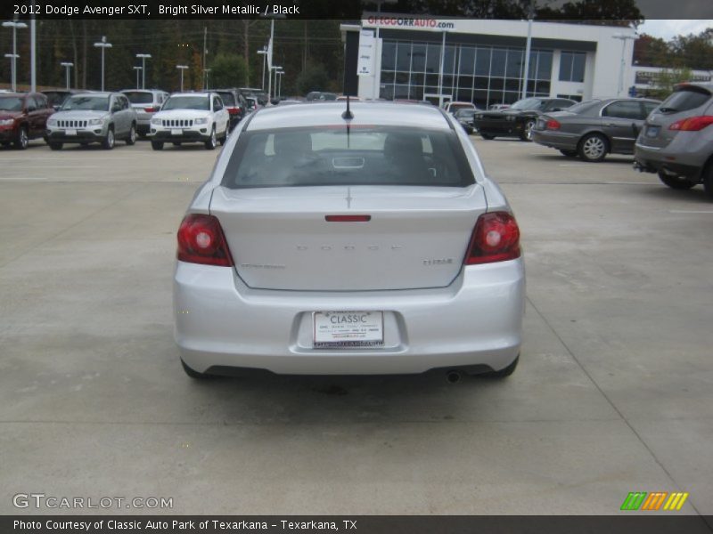 Bright Silver Metallic / Black 2012 Dodge Avenger SXT