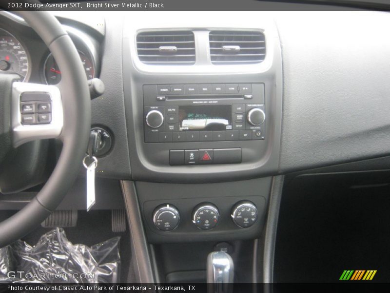 Bright Silver Metallic / Black 2012 Dodge Avenger SXT