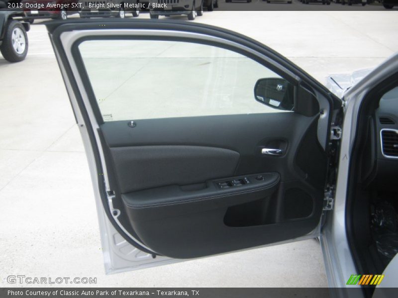 Bright Silver Metallic / Black 2012 Dodge Avenger SXT