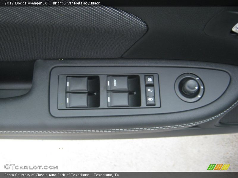 Bright Silver Metallic / Black 2012 Dodge Avenger SXT