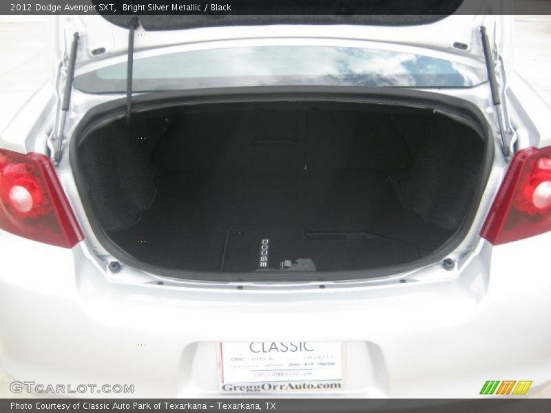 Bright Silver Metallic / Black 2012 Dodge Avenger SXT