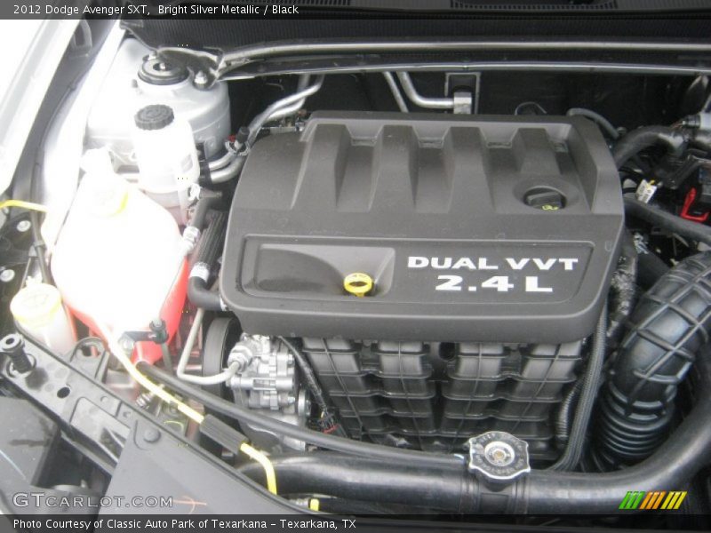 Bright Silver Metallic / Black 2012 Dodge Avenger SXT