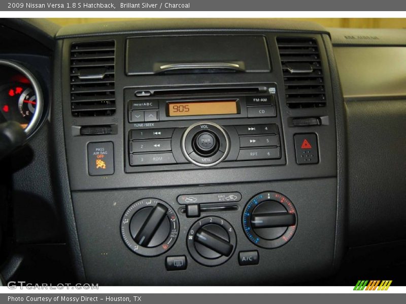 Brillant Silver / Charcoal 2009 Nissan Versa 1.8 S Hatchback