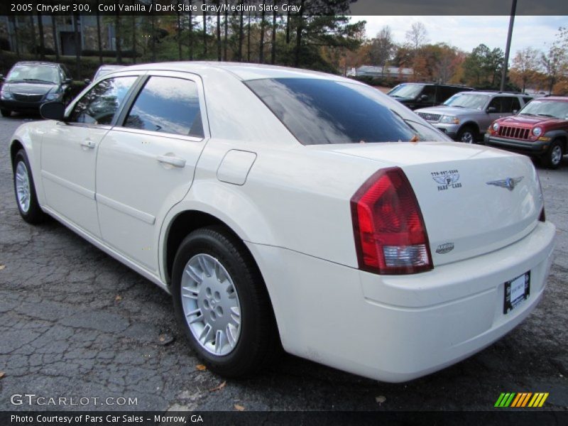 Cool Vanilla / Dark Slate Gray/Medium Slate Gray 2005 Chrysler 300