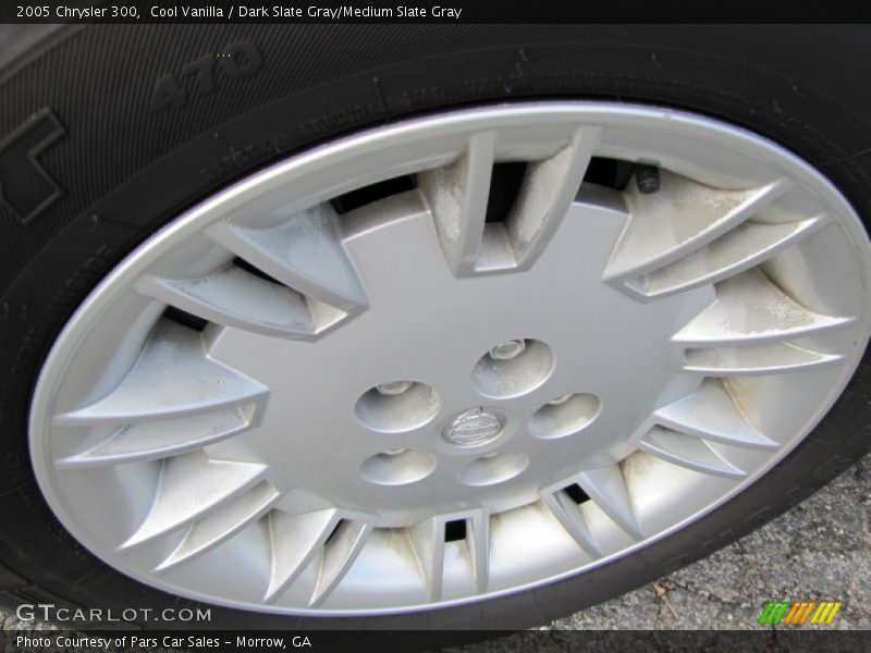 Cool Vanilla / Dark Slate Gray/Medium Slate Gray 2005 Chrysler 300