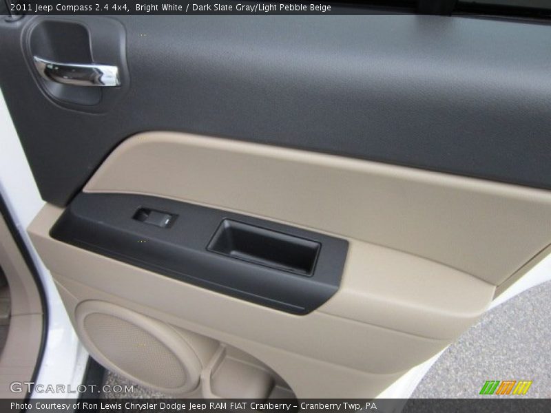 Bright White / Dark Slate Gray/Light Pebble Beige 2011 Jeep Compass 2.4 4x4
