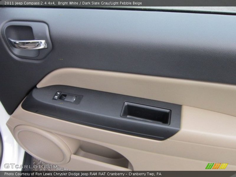 Bright White / Dark Slate Gray/Light Pebble Beige 2011 Jeep Compass 2.4 4x4