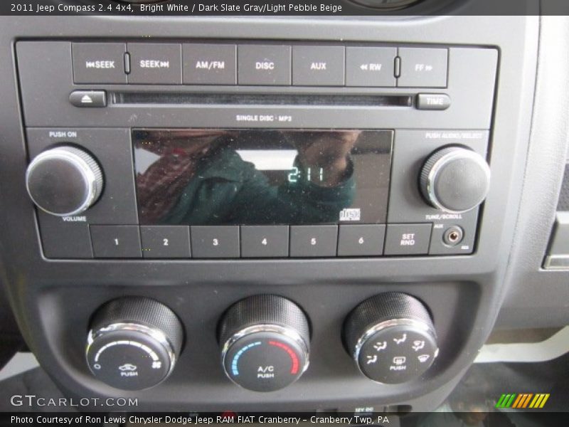 Bright White / Dark Slate Gray/Light Pebble Beige 2011 Jeep Compass 2.4 4x4