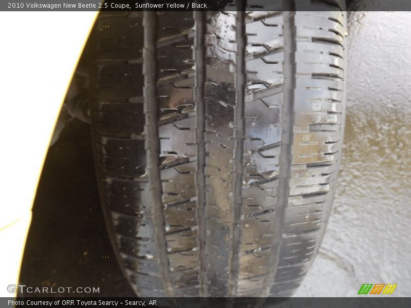 Sunflower Yellow / Black 2010 Volkswagen New Beetle 2.5 Coupe