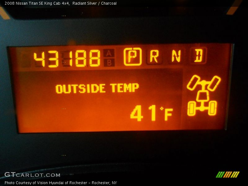 Radiant Silver / Charcoal 2008 Nissan Titan SE King Cab 4x4