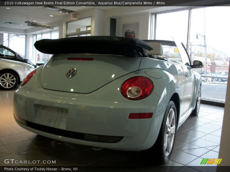 Aquarius Blue/Campanella White / White 2010 Volkswagen New Beetle Final Edition Convertible