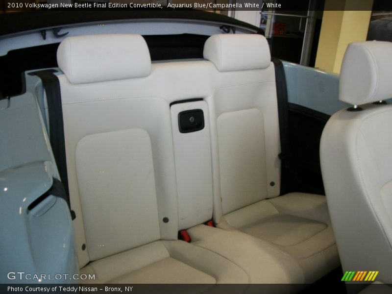 Final Edition Convertible rear seats in white - 2010 Volkswagen New Beetle Final Edition Convertible